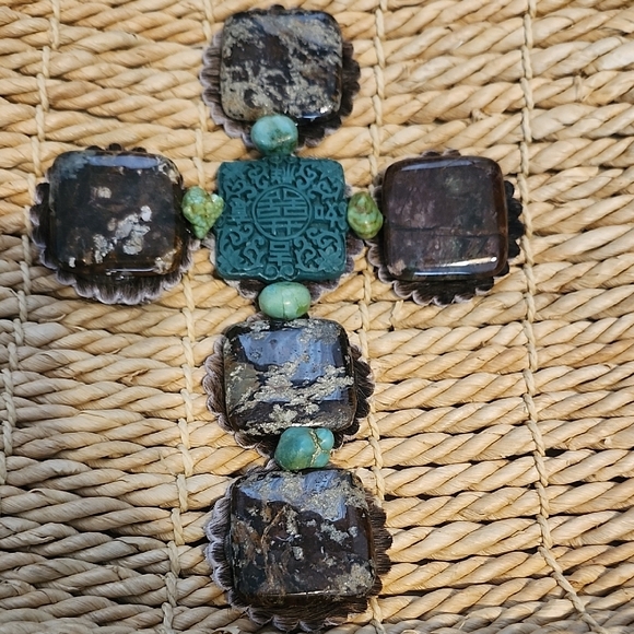 Handcrafted Beige Straw Tote Bag with Decorative Accents - Picture 4 of 4